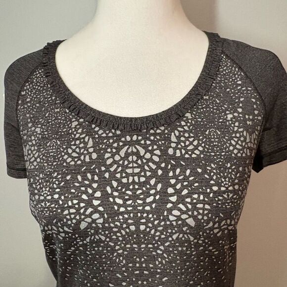 Lululemon Run Wild reflective tech t-shirt gray size 6 - Picture 2 of 9